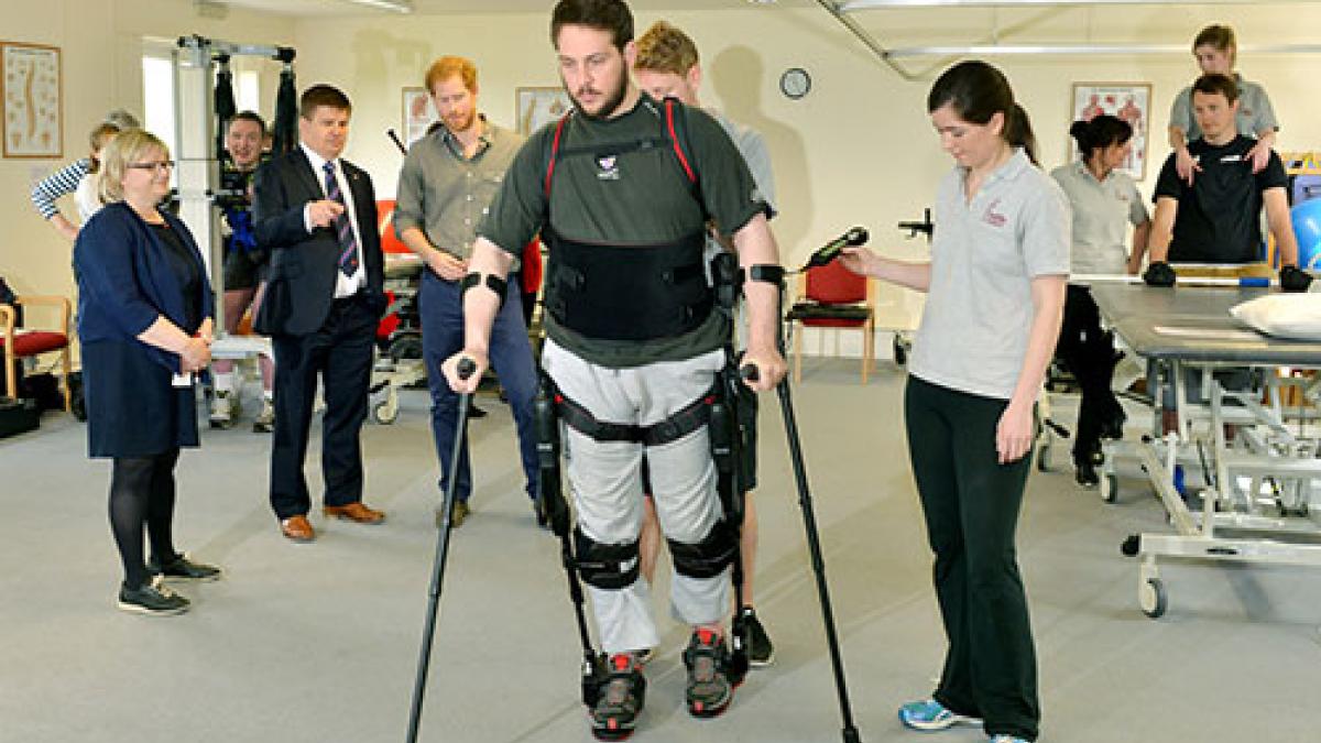 Prince Harry learns about specialist rehab for rugby players The